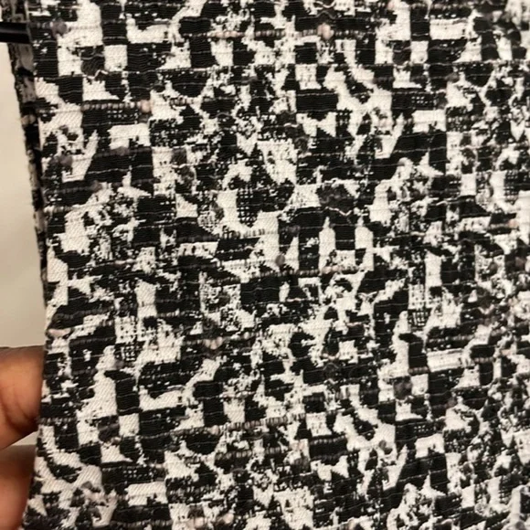 Elizabeth and James Black and White Fitted Dress - Picture 5 of 8